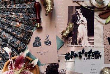Le illustrazioni creano un'atmosfera festosa e divertente che trasmette gioia e felicità, creando un matrimonio mondo incantato a tema orsi.