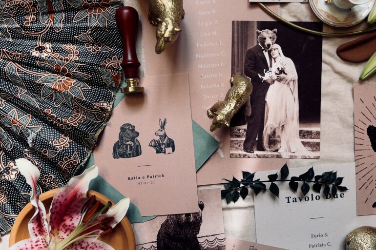 Le illustrazioni creano un'atmosfera festosa e divertente che trasmette gioia e felicità, creando un matrimonio mondo incantato a tema orsi.